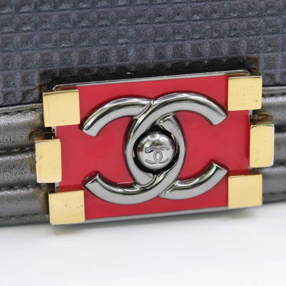 CHANEL‎ Rare Metallic Silver Cube Embossed Small Boy Bag, Silver Hardware 2014 - Picture 6 of 17